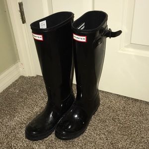 WORN ONCE. perfect condition. Tall and black